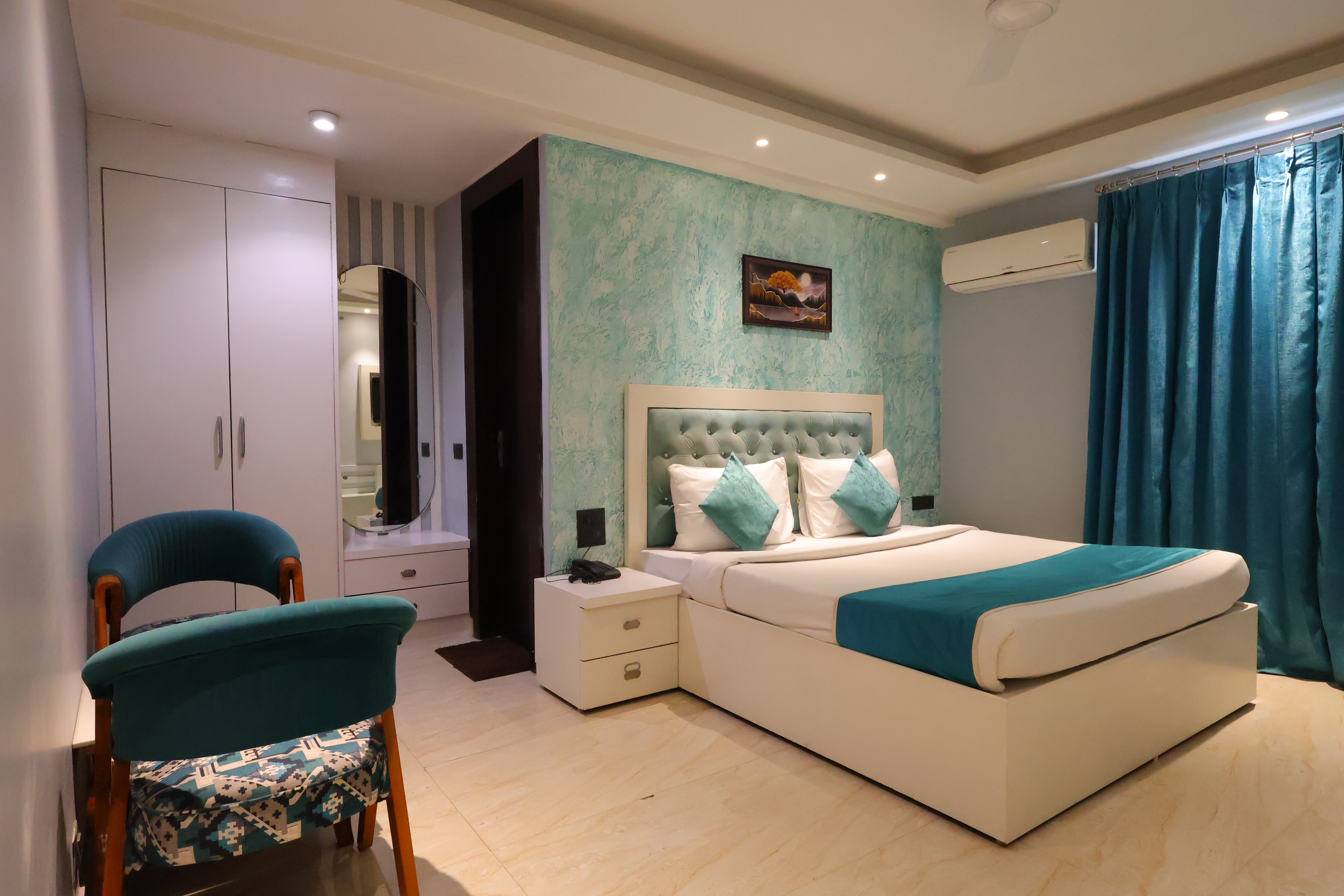 Gallery - S46 Room Interior