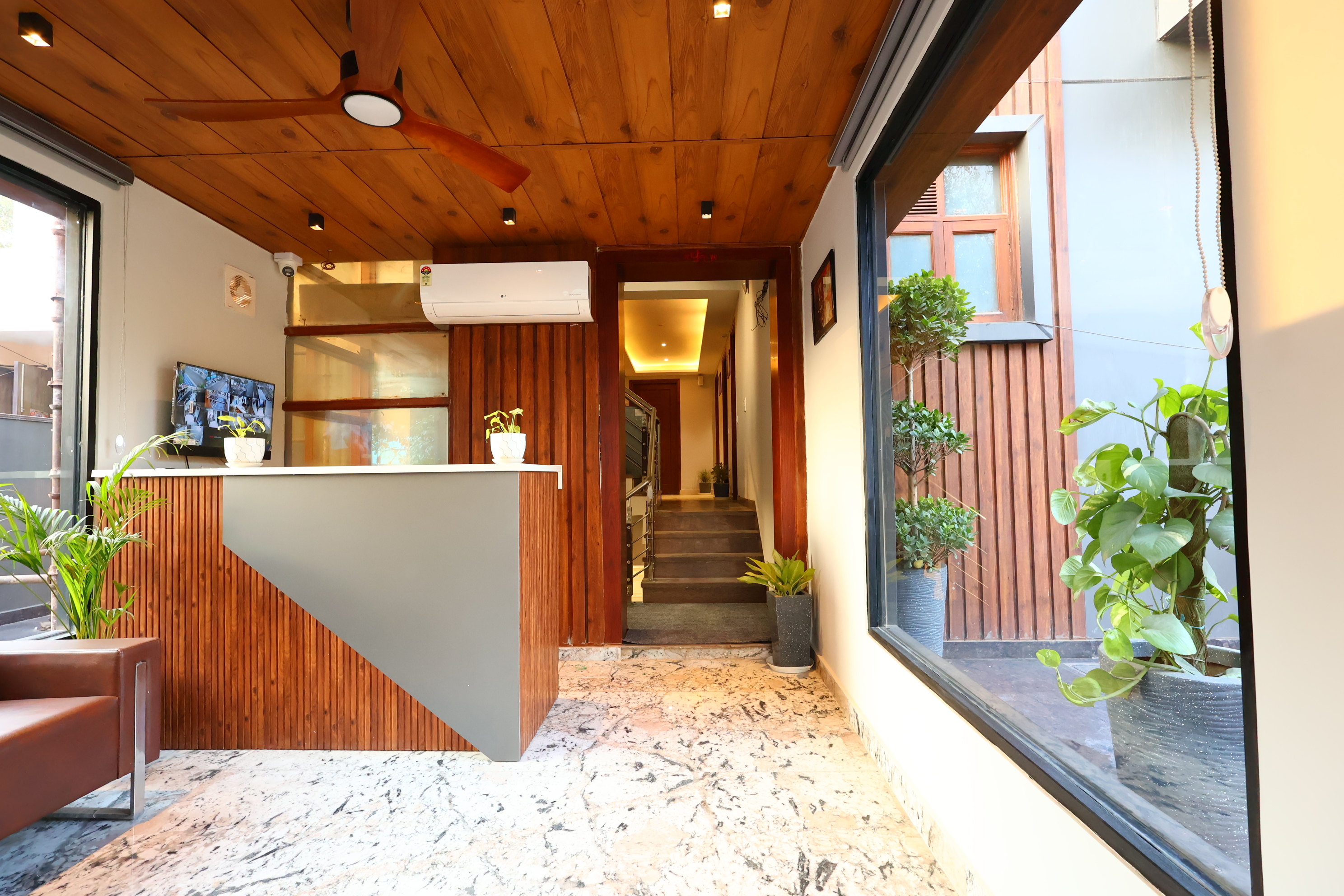 Gallery - Reception / Staff